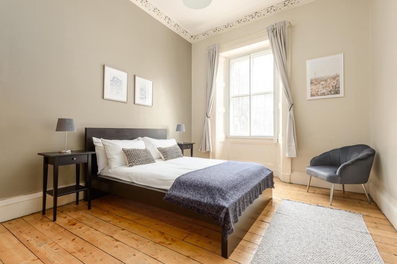 2 Bed Old Town Apartment - Next To Castle EDI Eksteriør billede