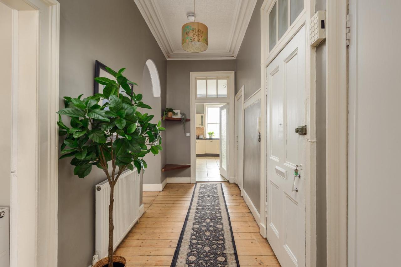 2 Bed Old Town Apartment - Next To Castle EDI Eksteriør billede