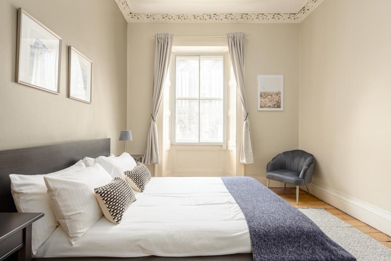2 Bed Old Town Apartment - Next To Castle EDI Eksteriør billede
