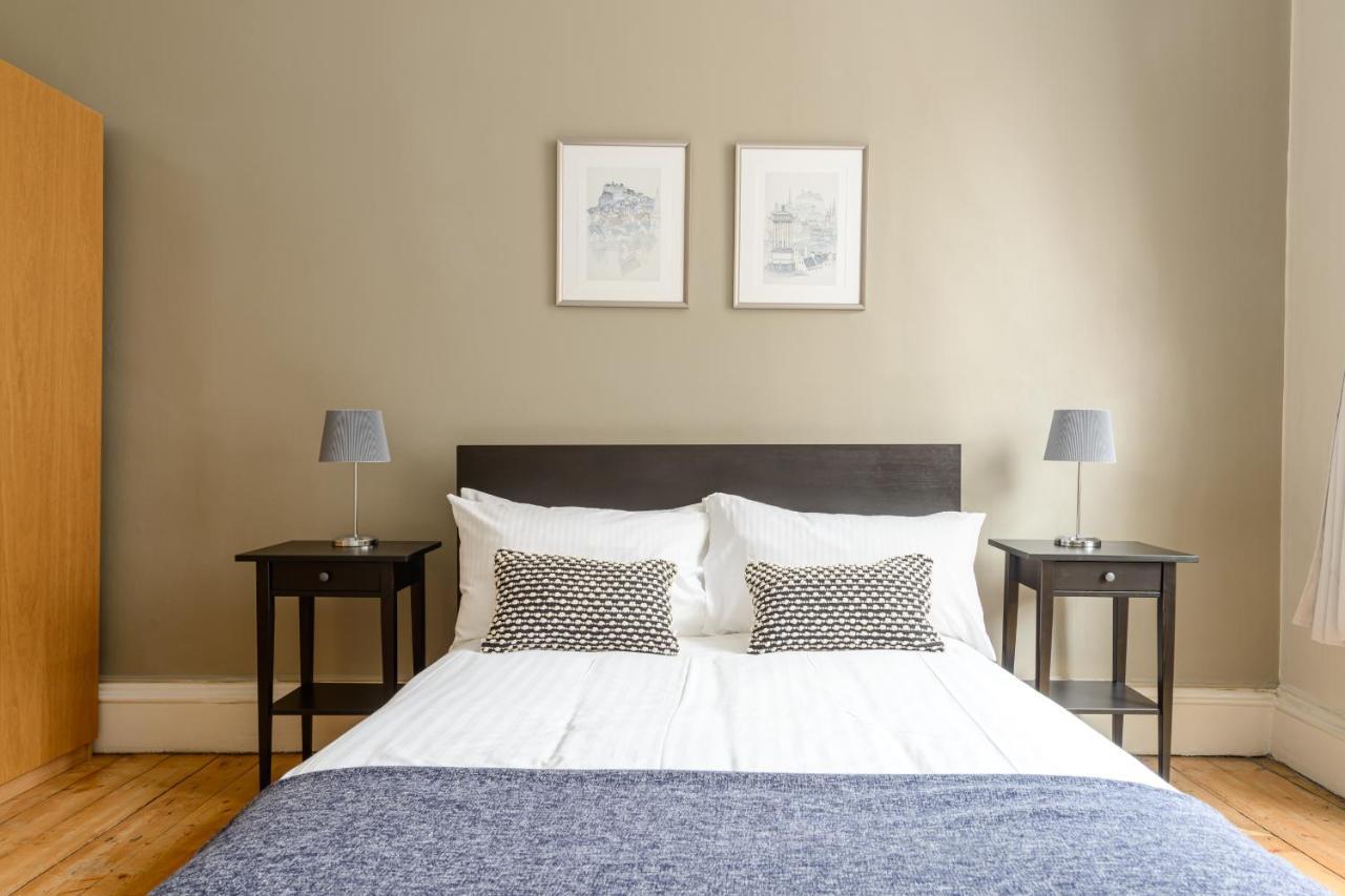 2 Bed Old Town Apartment - Next To Castle EDI Eksteriør billede