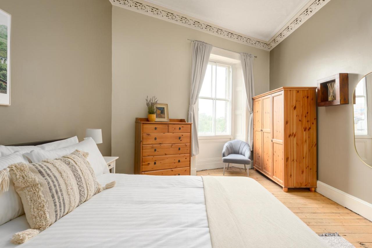 2 Bed Old Town Apartment - Next To Castle EDI Eksteriør billede